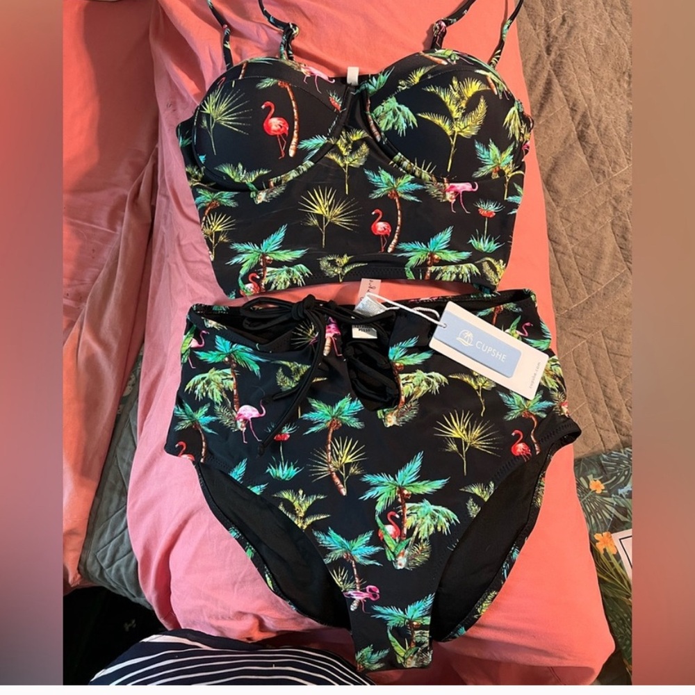 Cupshe  Tropical Swimsuit size M NWT